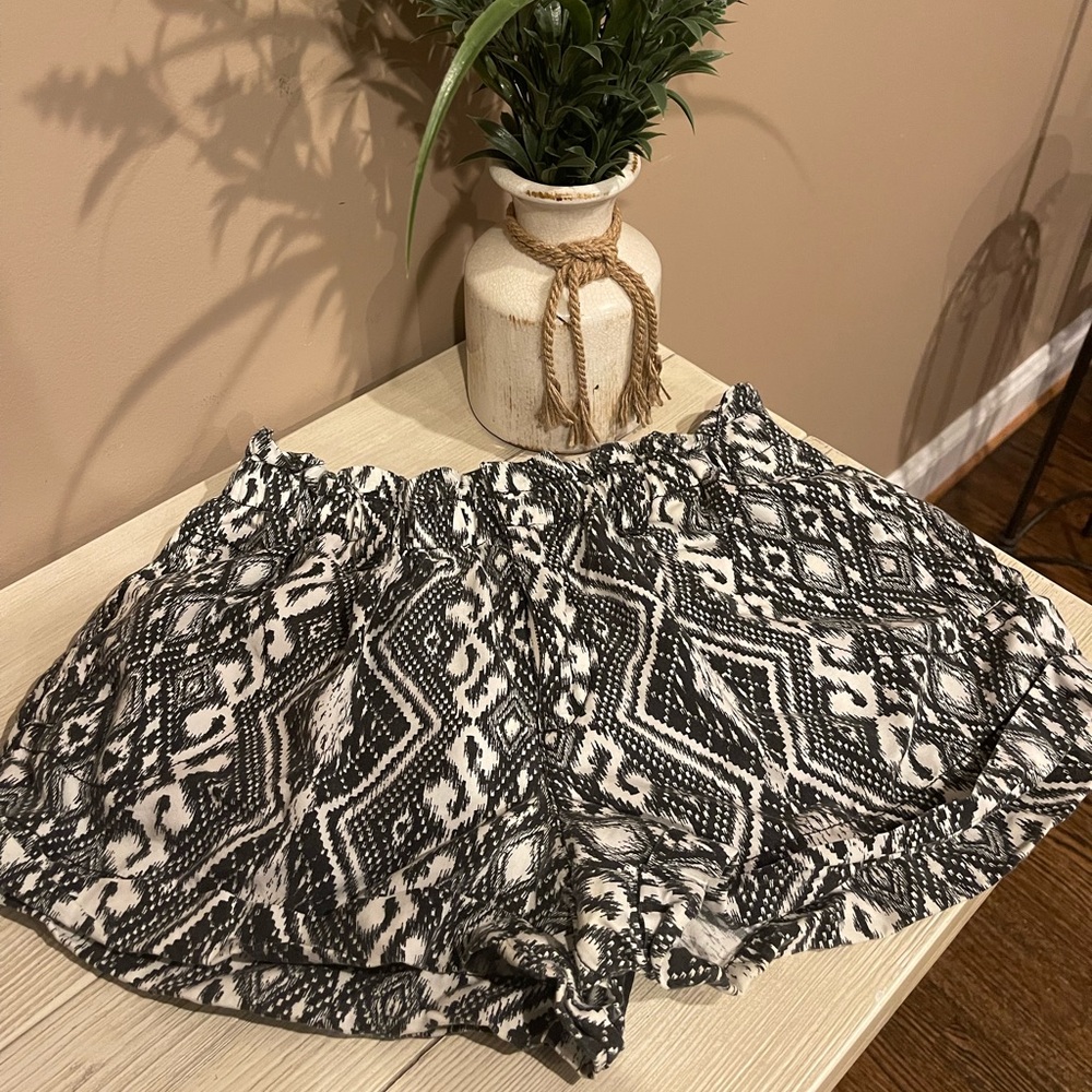 American Eagle Womens Tribal Shorts